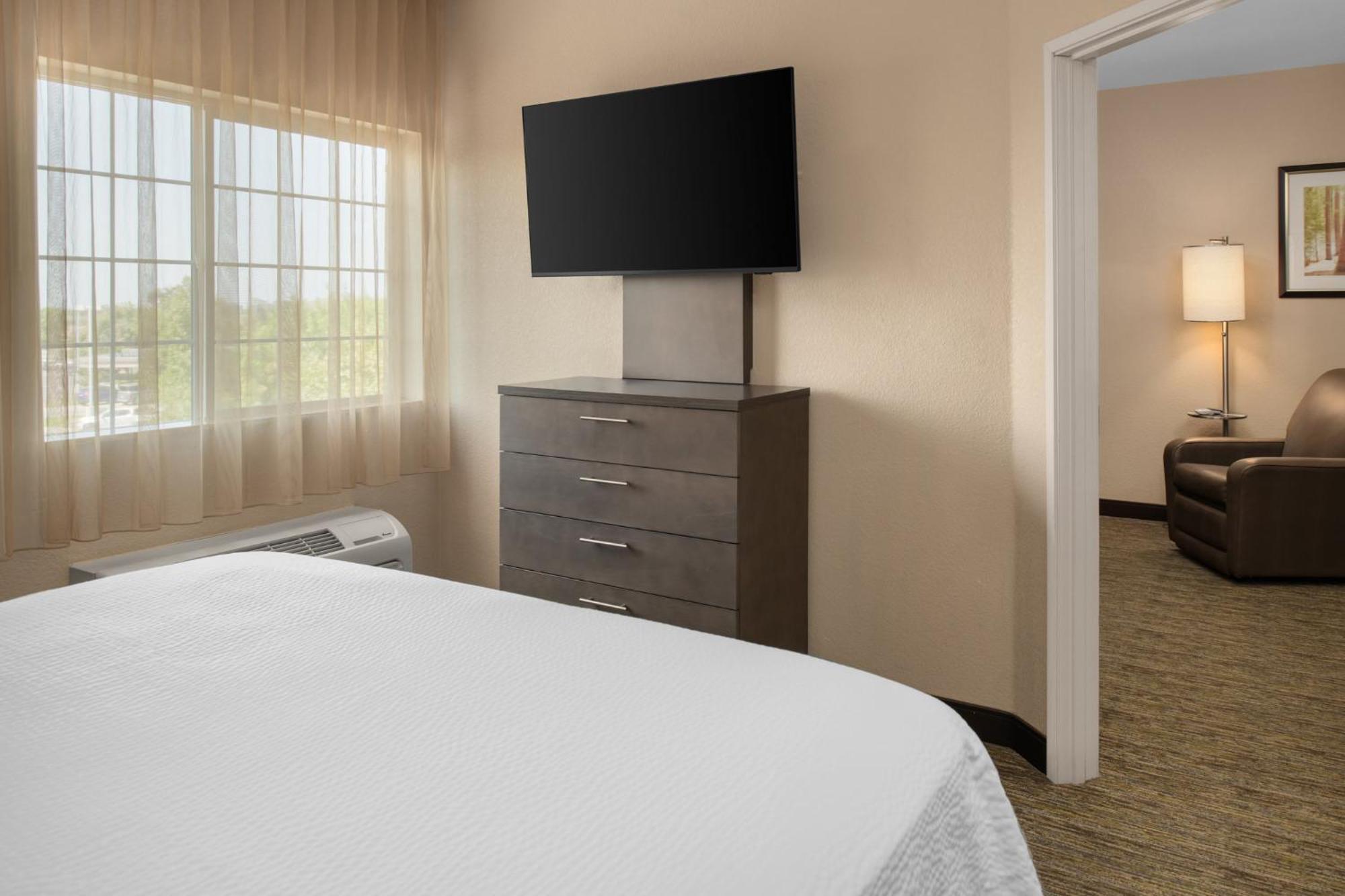 Candlewood Suites Turlock By Ihg Exterior photo