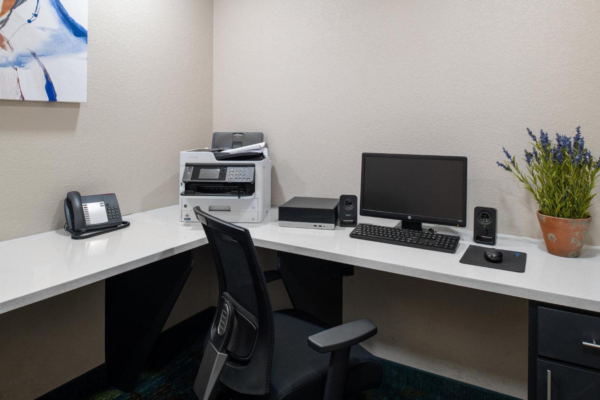 Candlewood Suites Turlock By Ihg Exterior photo