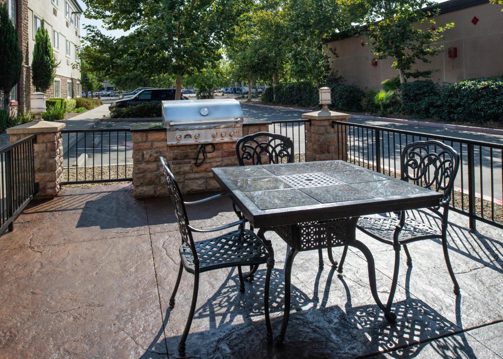 Candlewood Suites Turlock By Ihg Exterior photo