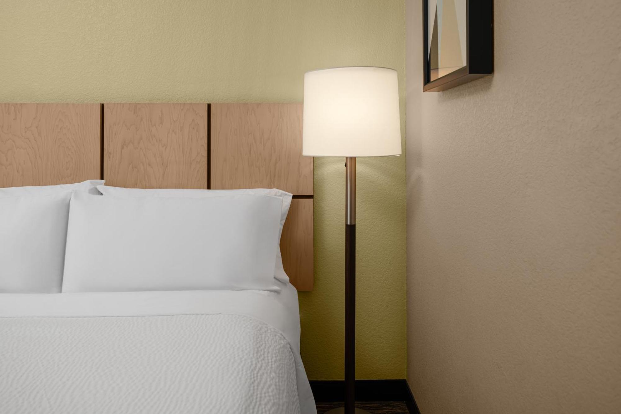 Candlewood Suites Turlock By Ihg Exterior photo