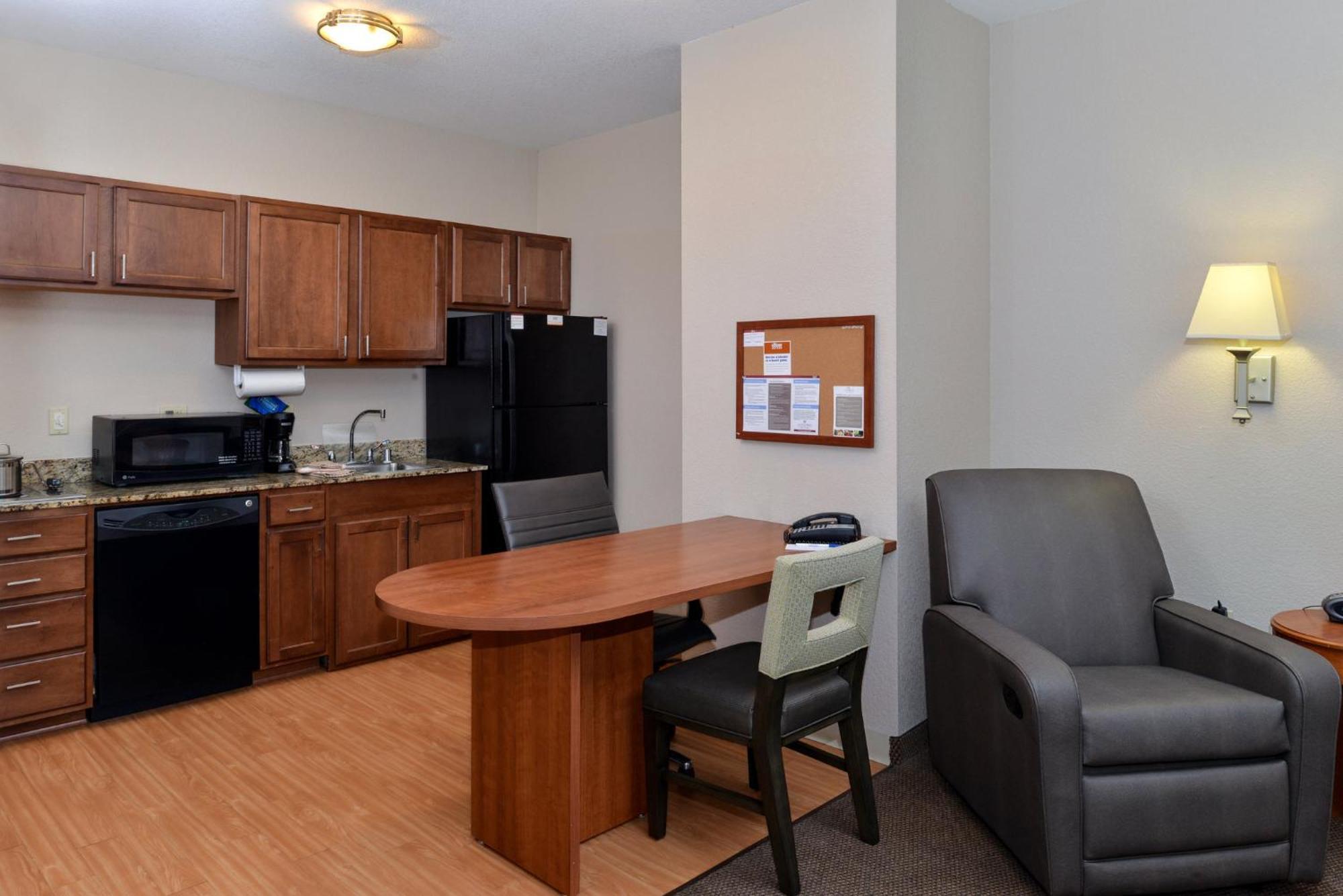 Candlewood Suites Turlock By Ihg Exterior photo